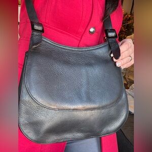 Authentic STUART WIETZMAN Leather flap magnetic closure crossbody